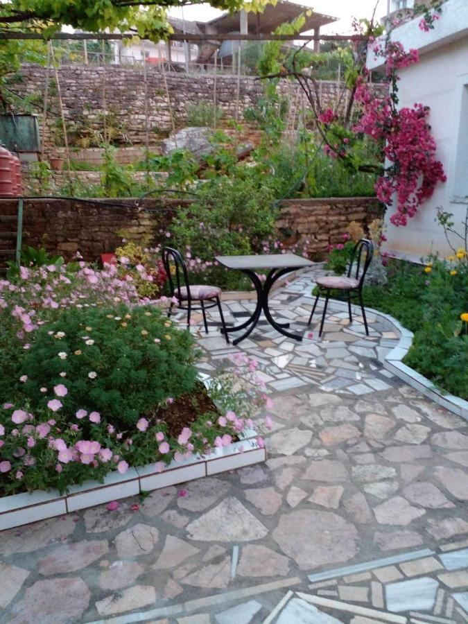Flora'S Place Saranda Dış mekan fotoğraf